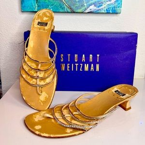 EVERYTHING MUST GO‼️ VERY Pre-Loved Vintage Stuart Weitzman Gold Kitten Heels